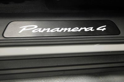 2025 Porsche Panamera 4