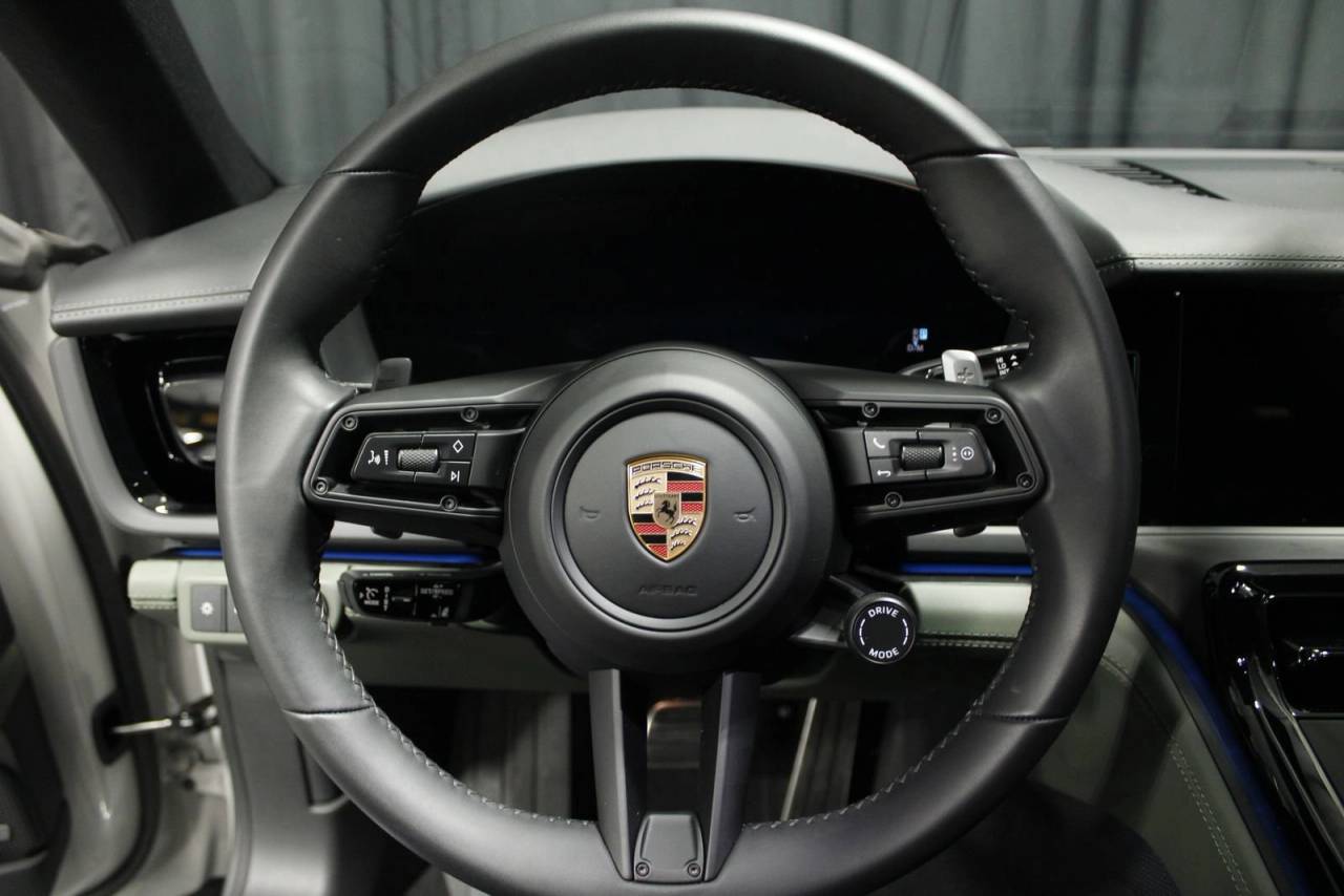 2025 Porsche Panamera 4