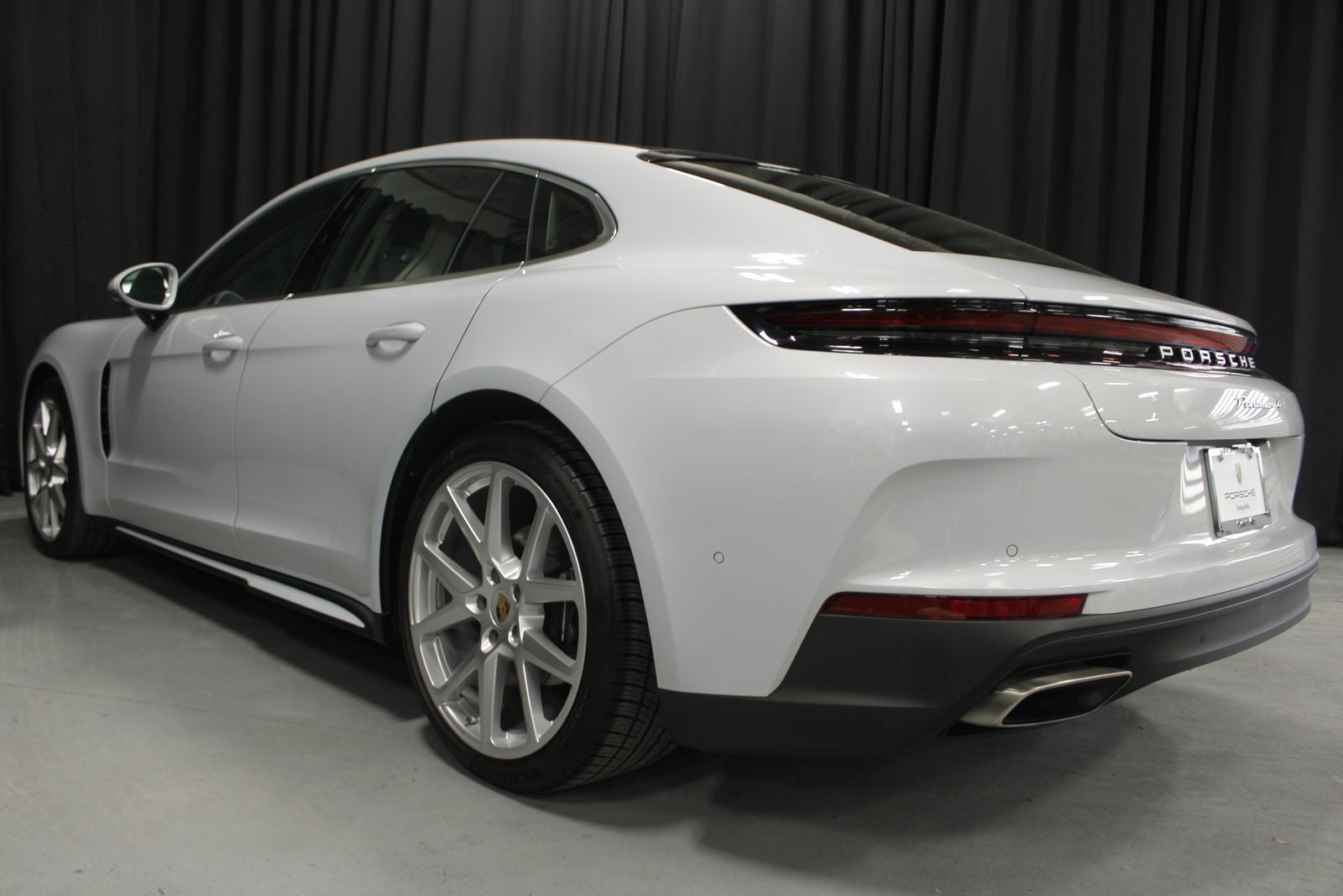2025 Porsche Panamera 4