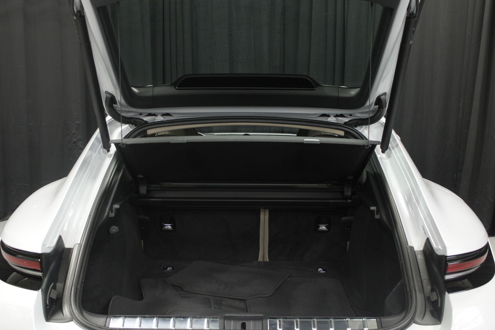 2025 Porsche Panamera 4