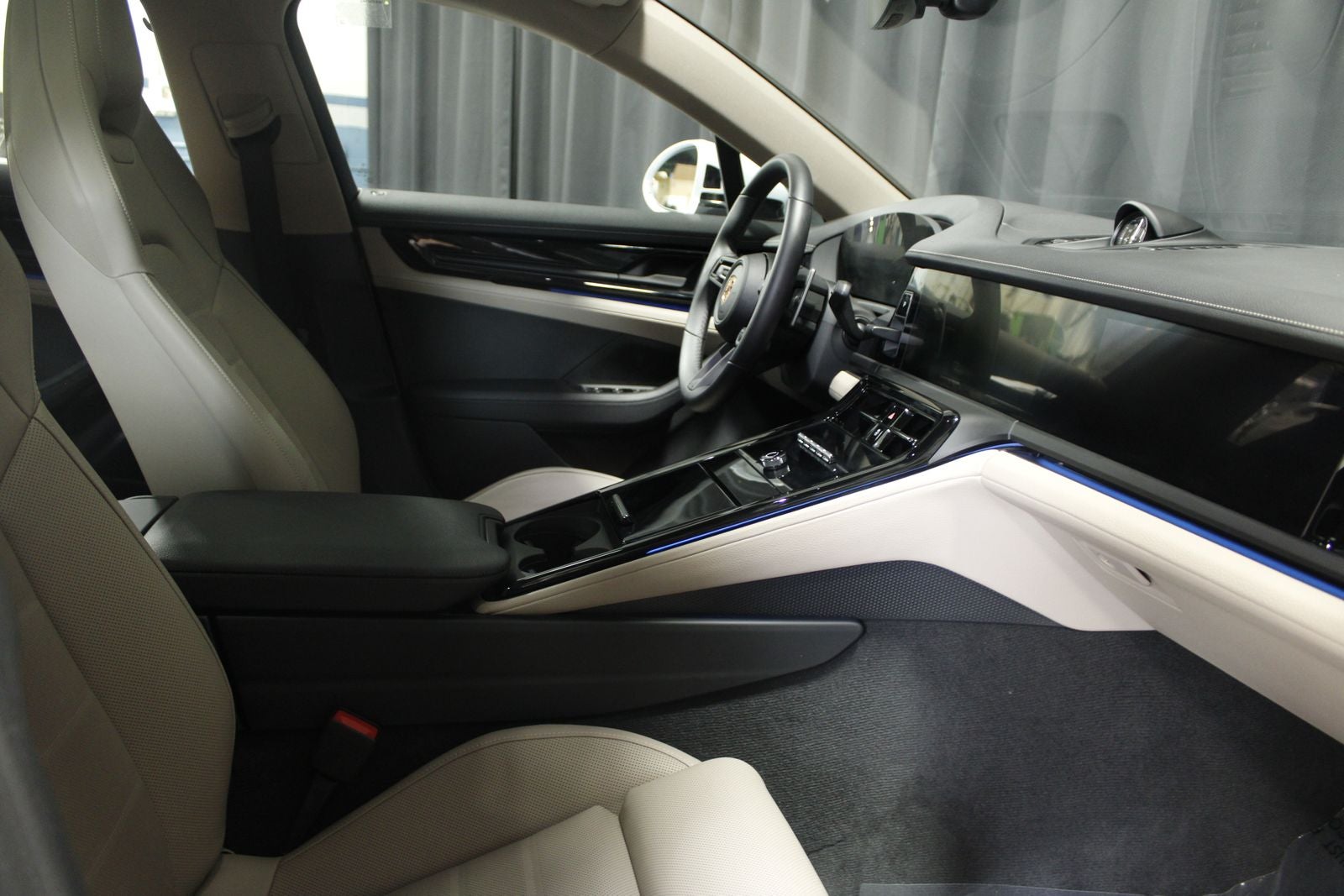 2025 Porsche Panamera 4