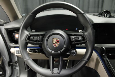 2025 Porsche Panamera 4