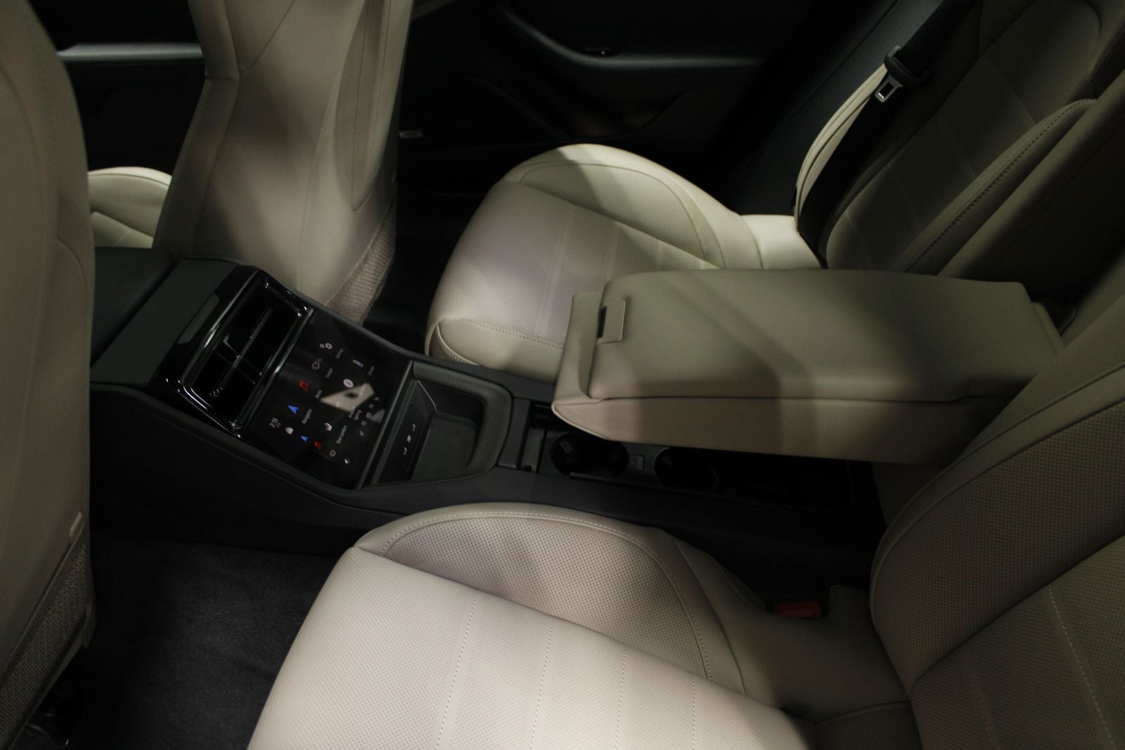 2025 Porsche Panamera 4