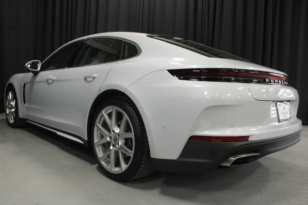 2025 Porsche Panamera 4