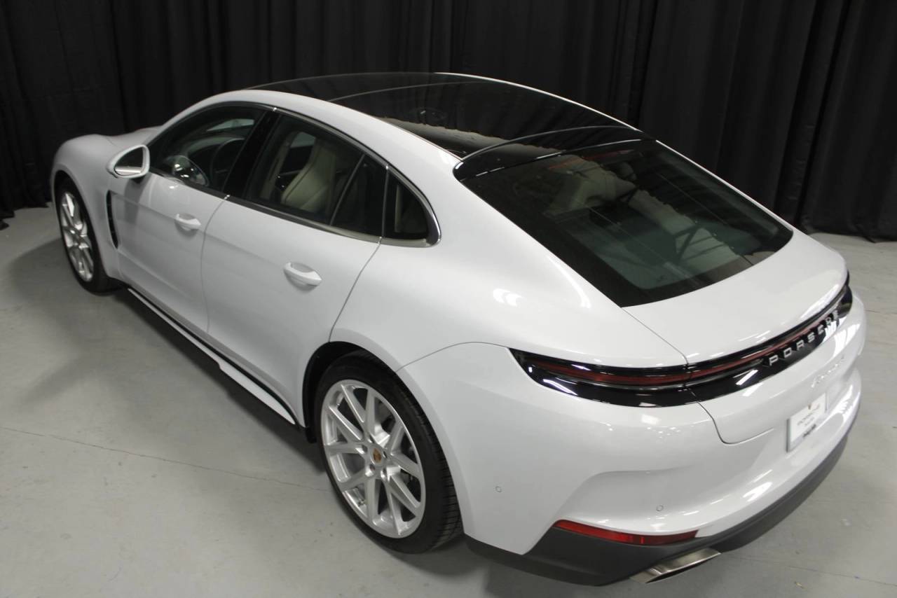 2025 Porsche Panamera 4