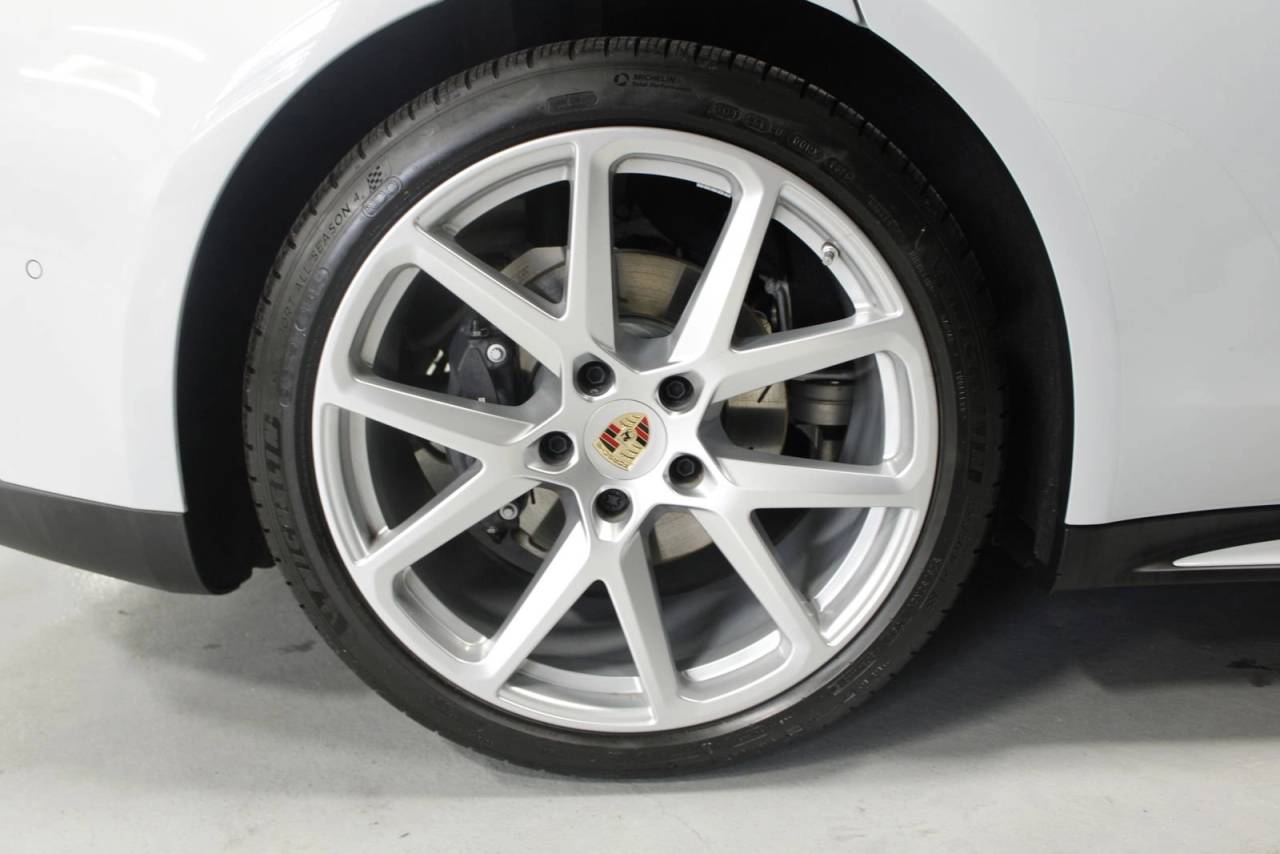 2025 Porsche Panamera 4