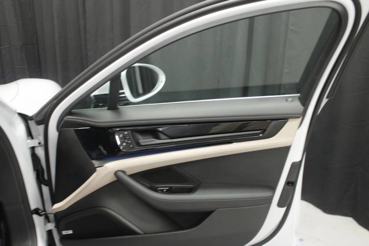 2025 Porsche Panamera 4