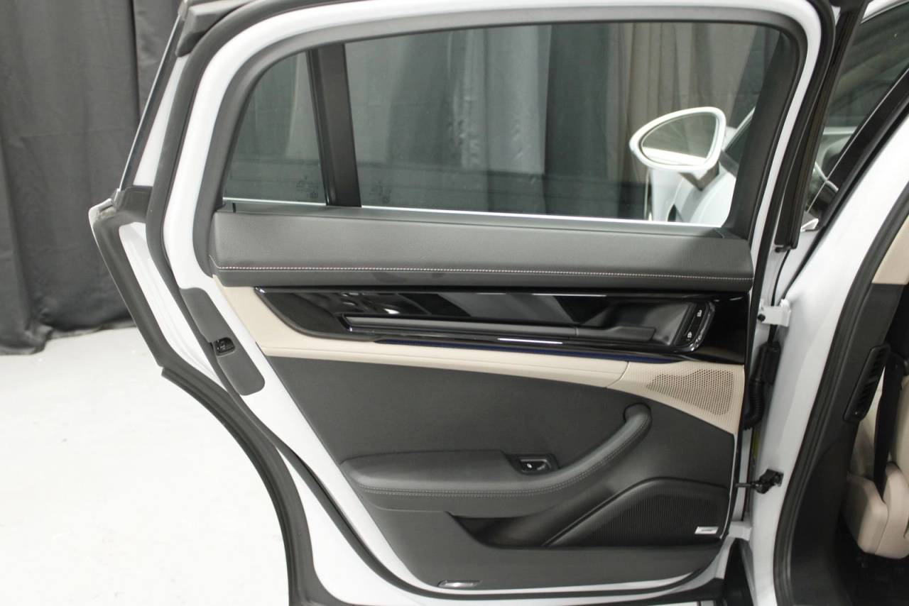 2025 Porsche Panamera 4