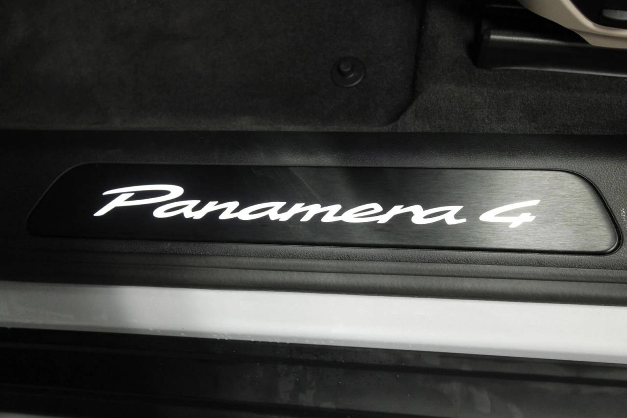 2025 Porsche Panamera 4