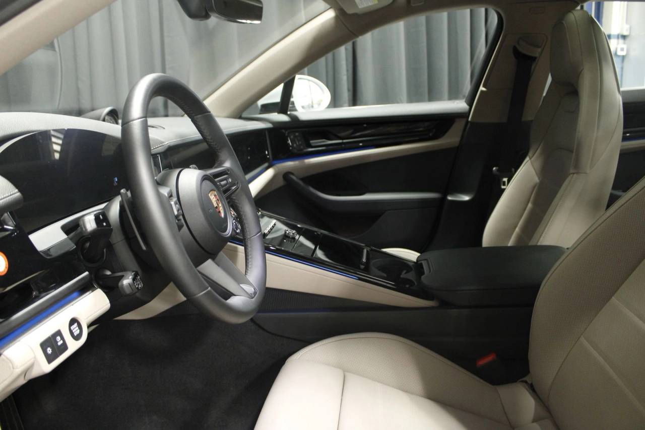 2025 Porsche Panamera 4