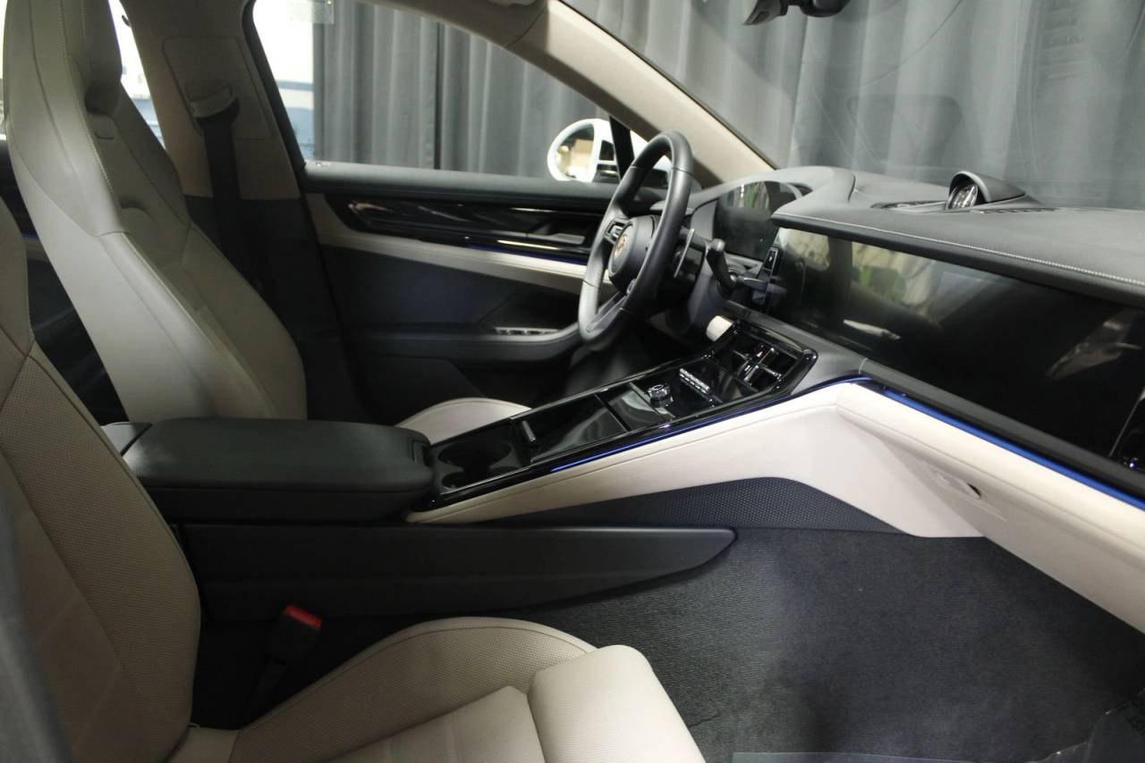 2025 Porsche Panamera 4