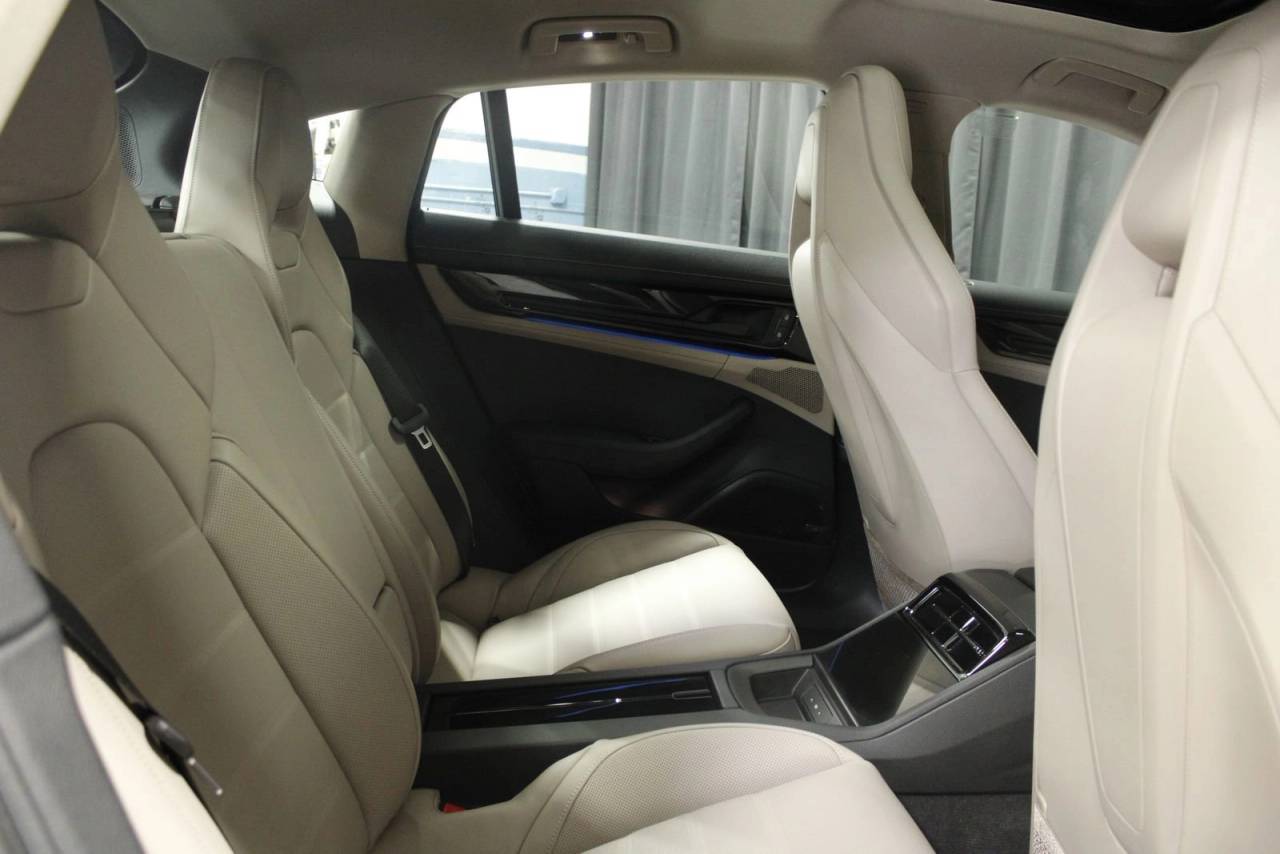 2025 Porsche Panamera 4