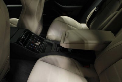 2025 Porsche Panamera 4