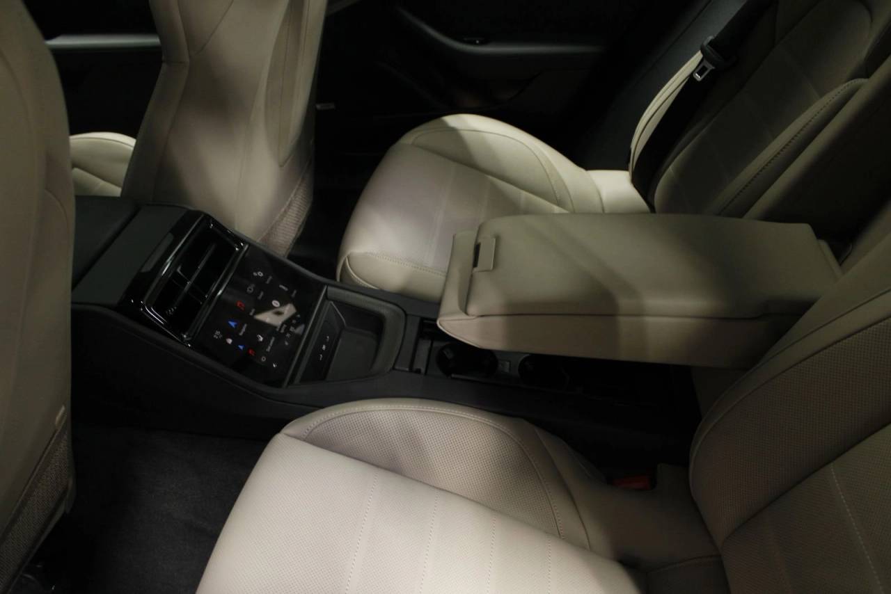 2025 Porsche Panamera 4