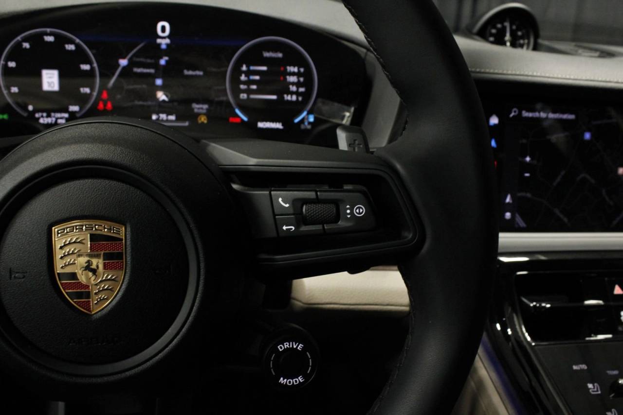 2025 Porsche Panamera 4