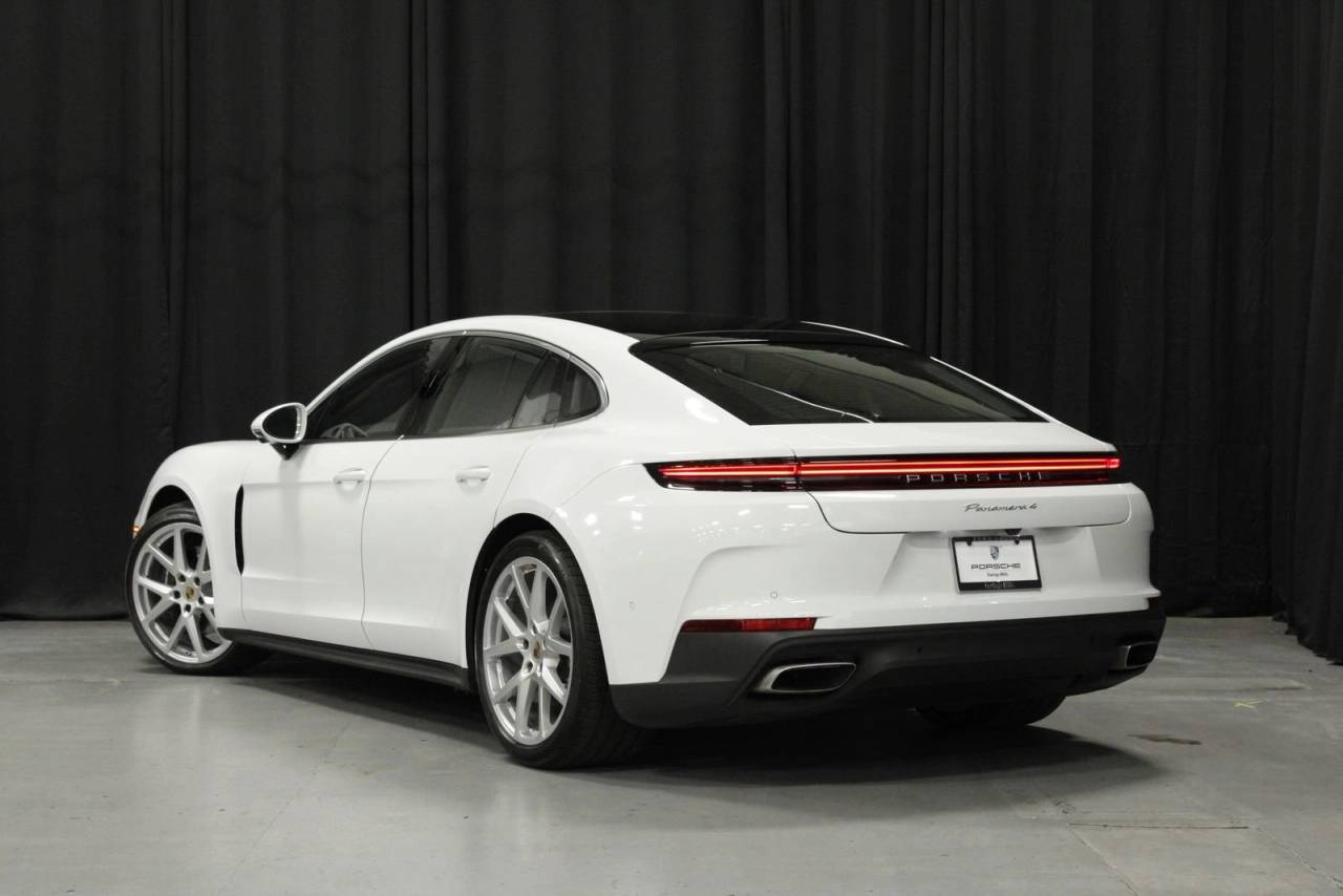 2025 Porsche Panamera 4