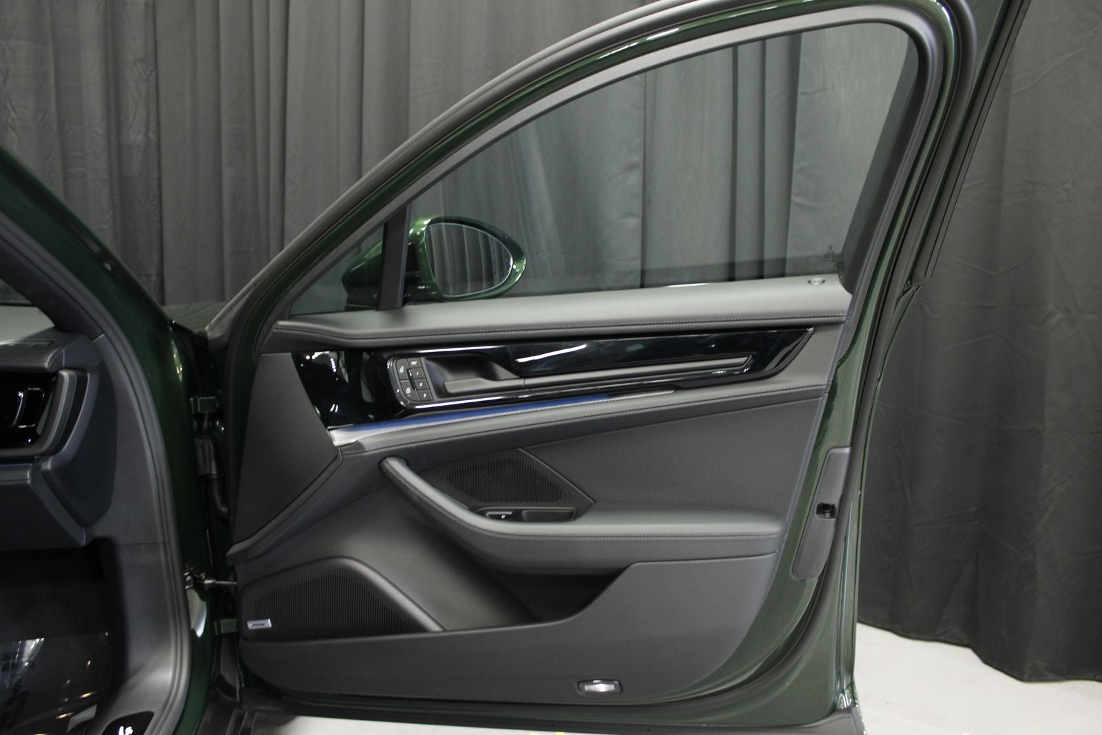 2025 Porsche Panamera 4