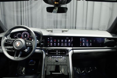 2025 Porsche Panamera 4
