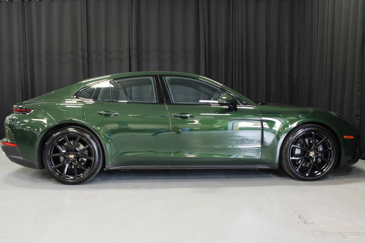 2025 Porsche Panamera 4