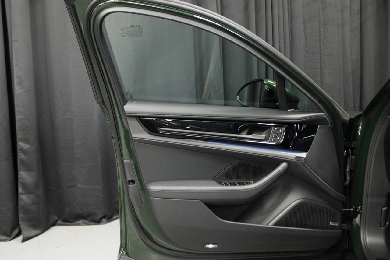 2025 Porsche Panamera 4