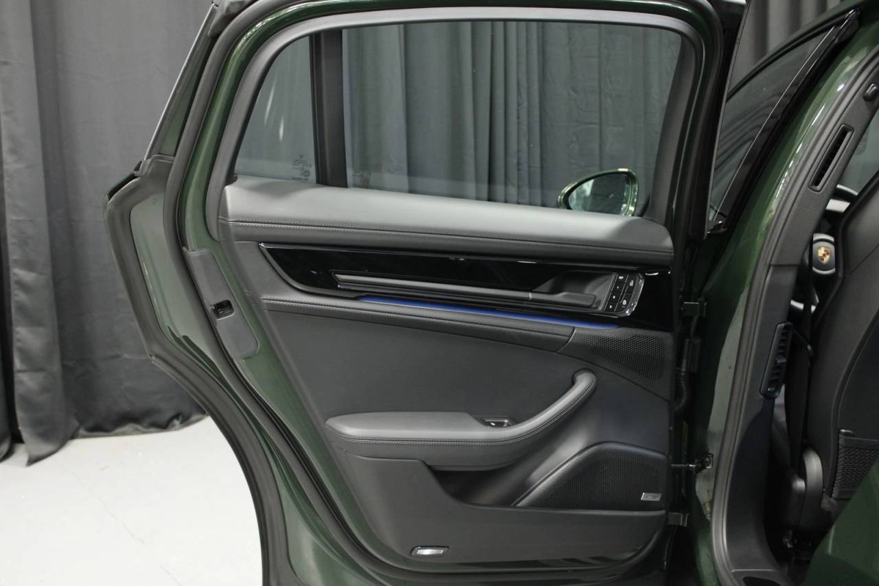 2025 Porsche Panamera 4