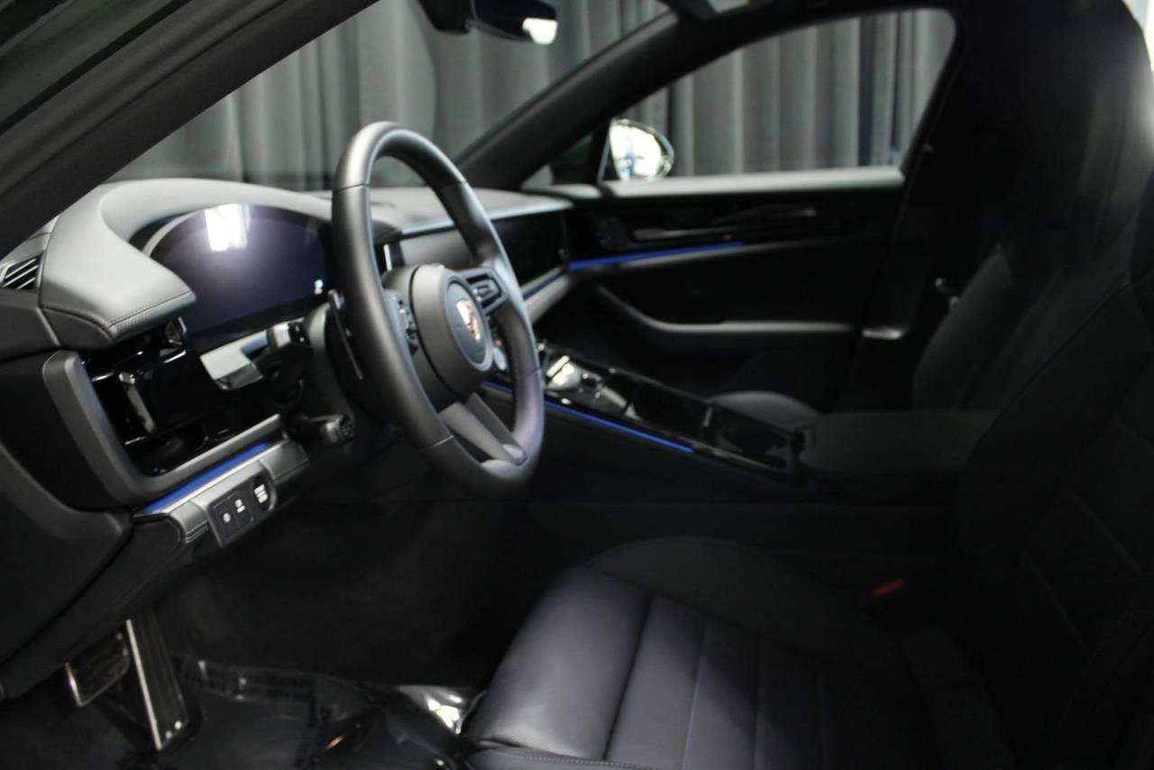2025 Porsche Panamera 4