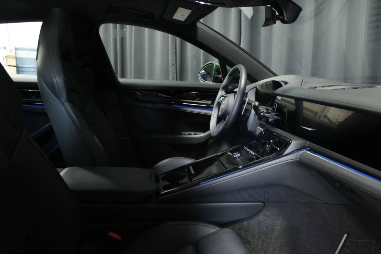 2025 Porsche Panamera 4