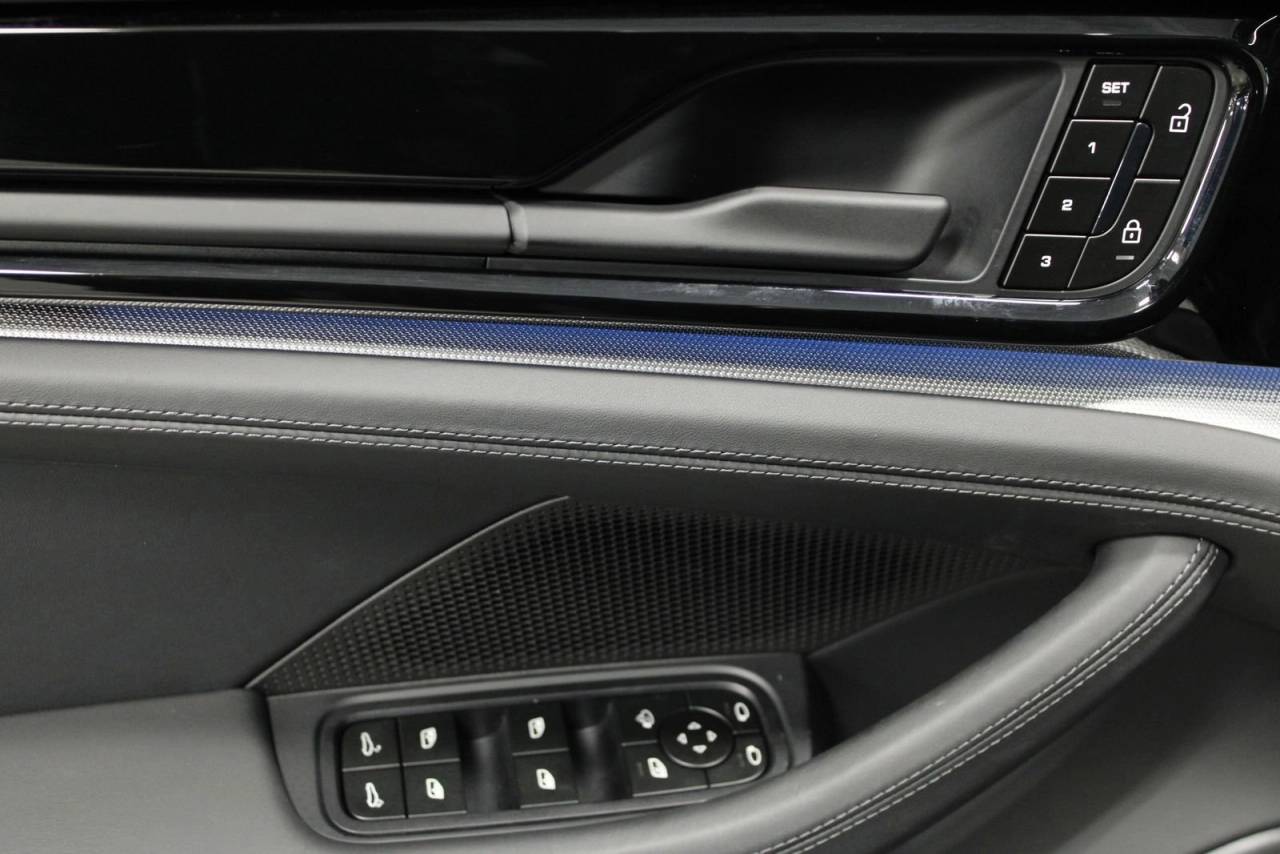 2025 Porsche Panamera 4