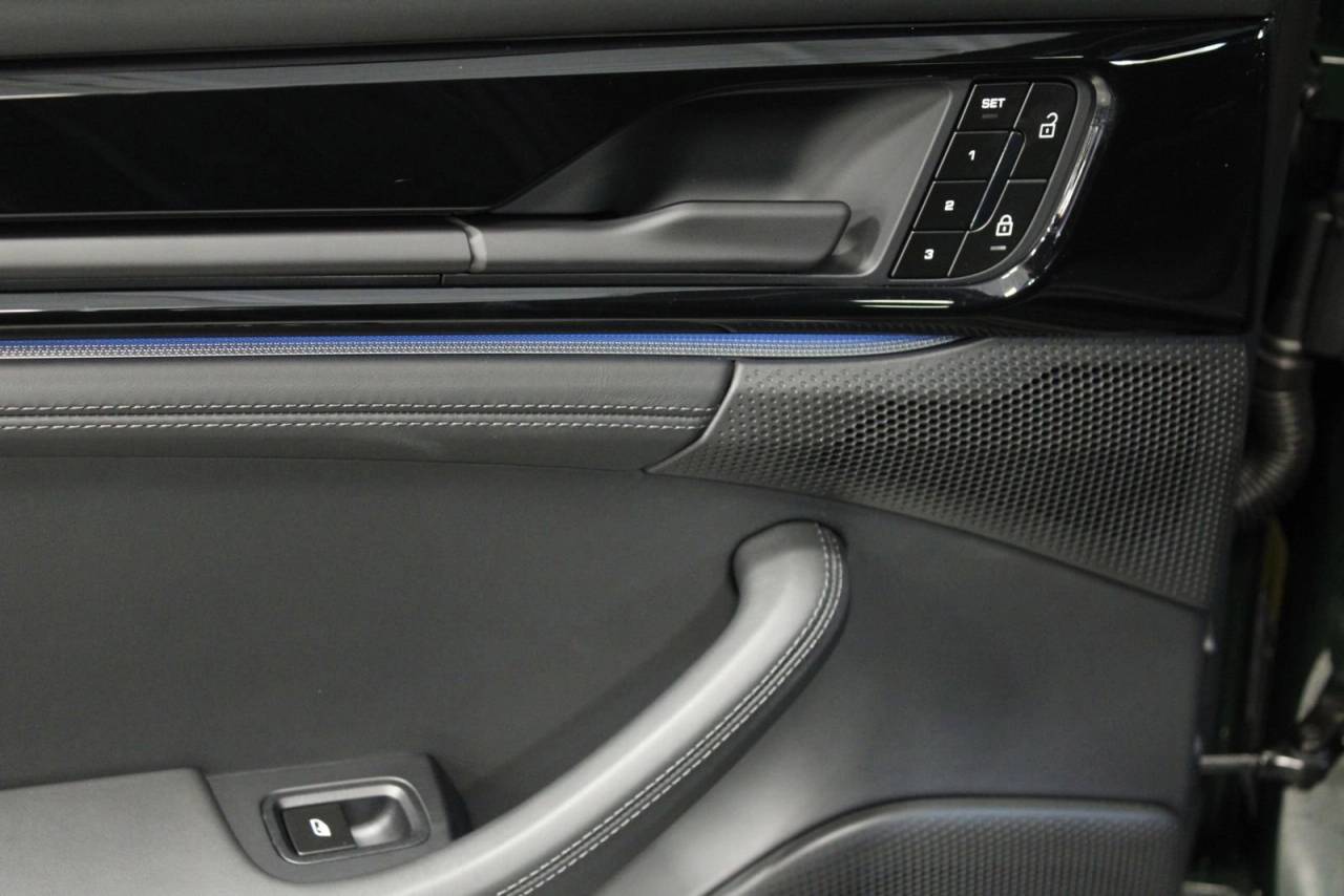 2025 Porsche Panamera 4