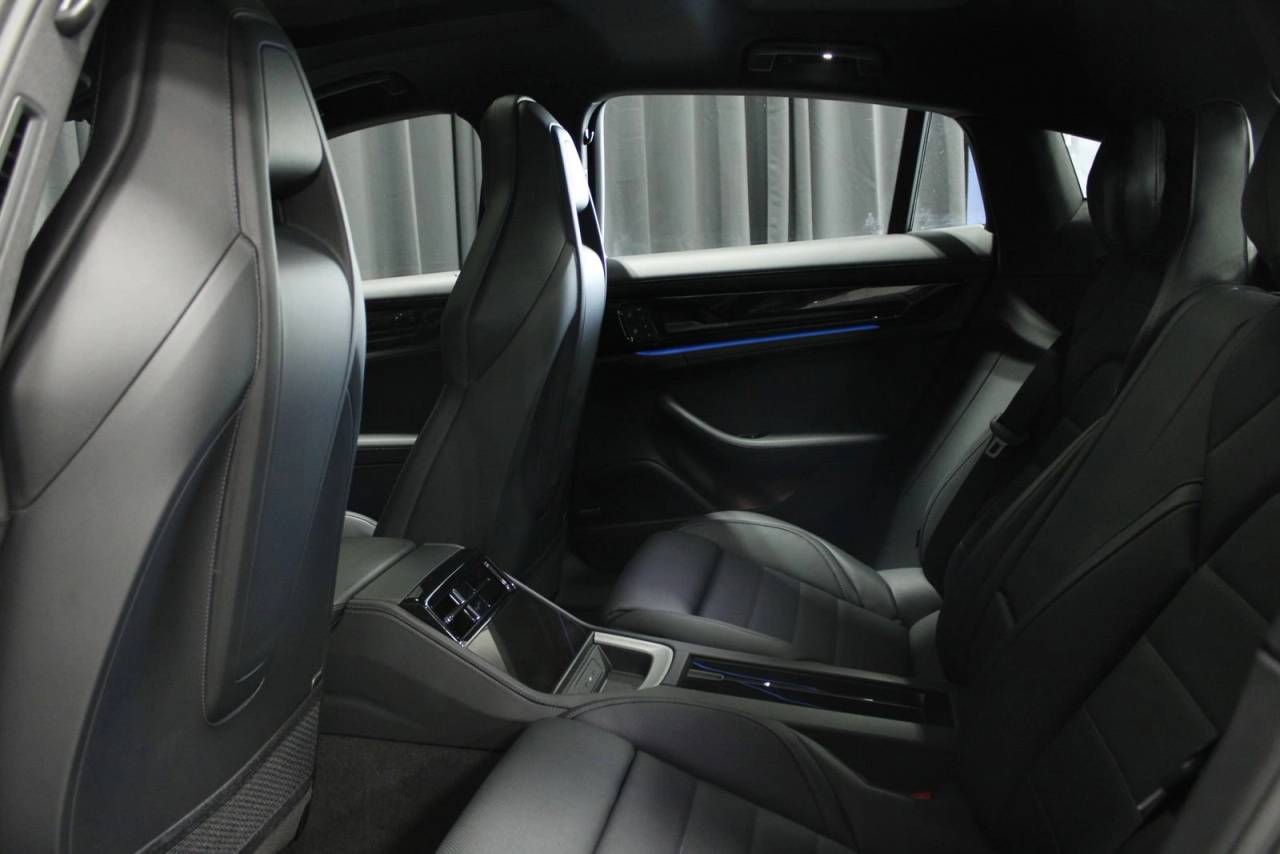 2025 Porsche Panamera 4