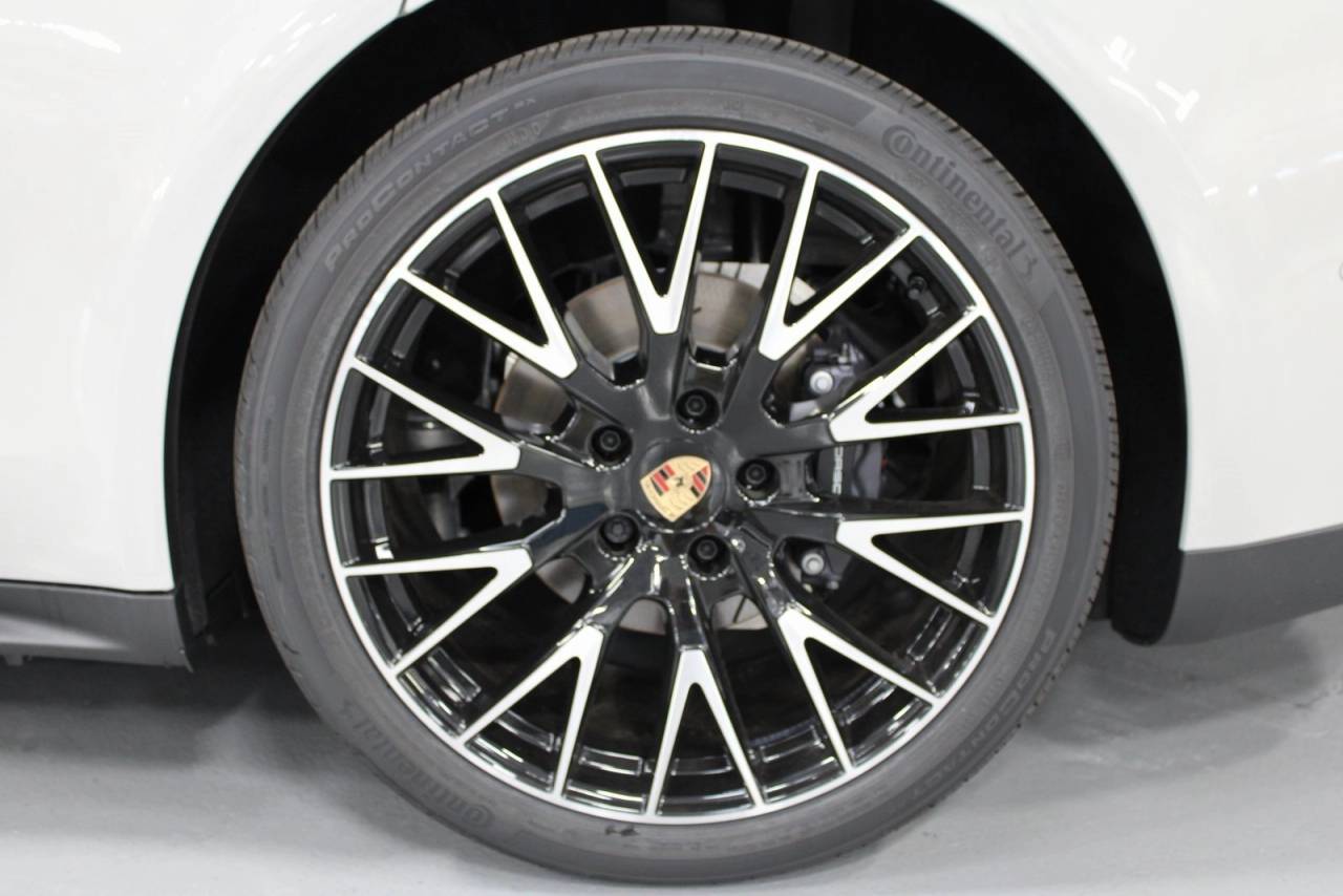 2025 Porsche Panamera 4