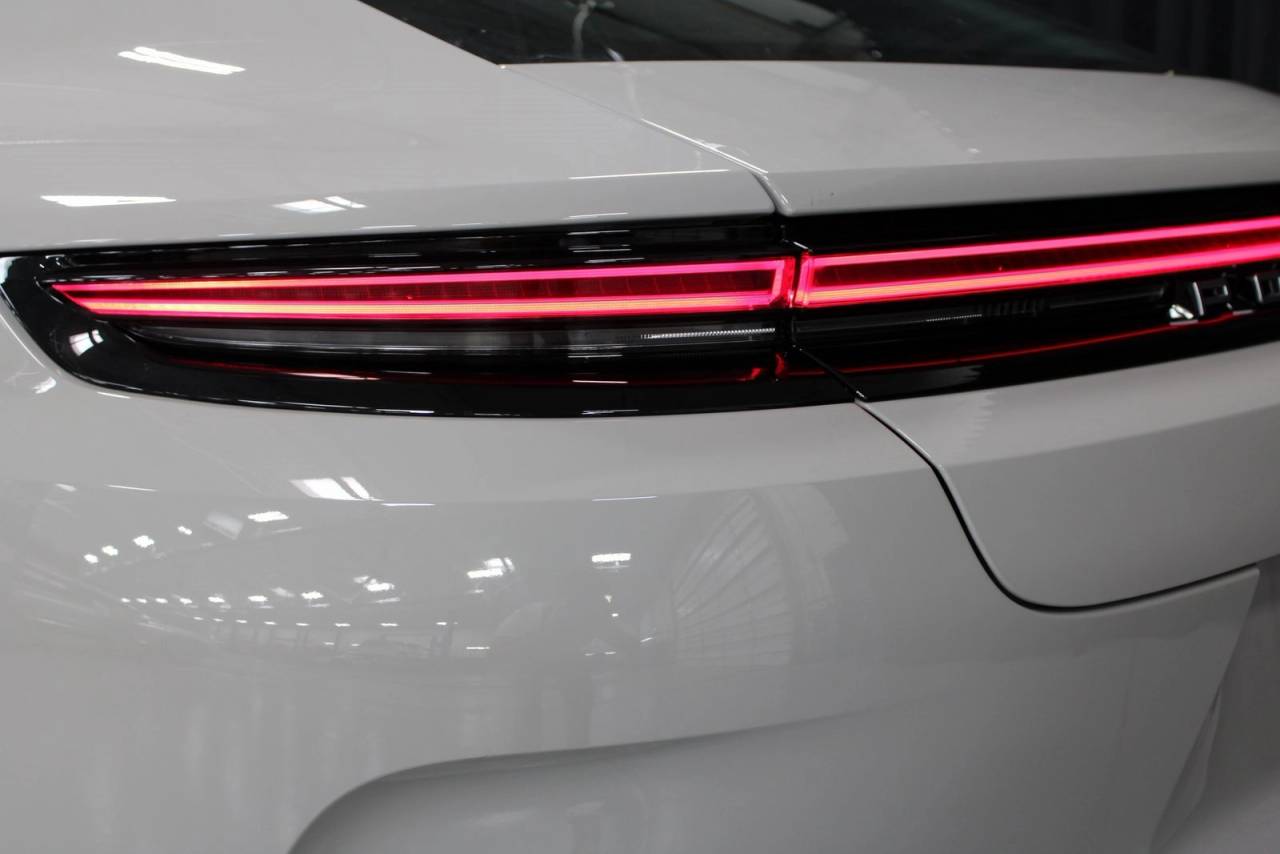 2025 Porsche Panamera 4