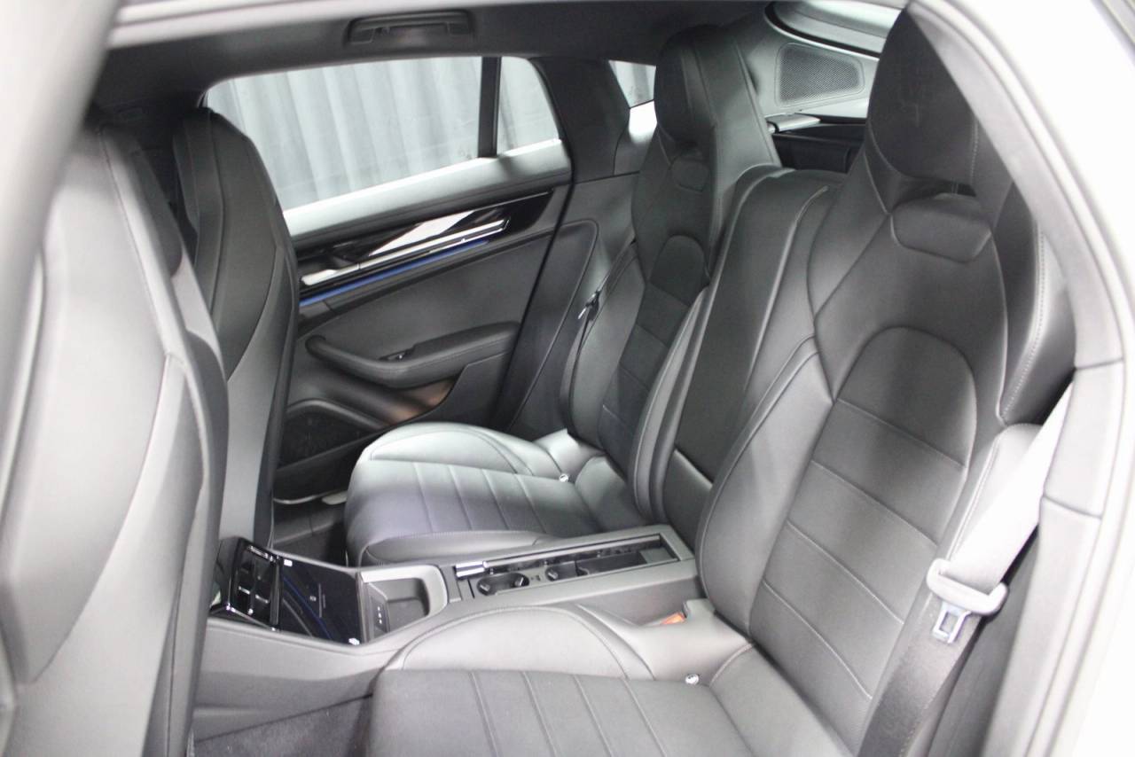 2025 Porsche Panamera 4