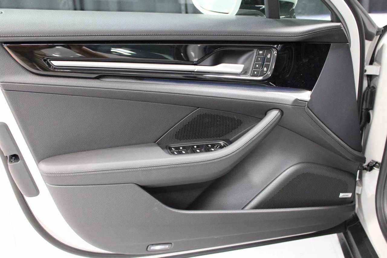 2025 Porsche Panamera 4
