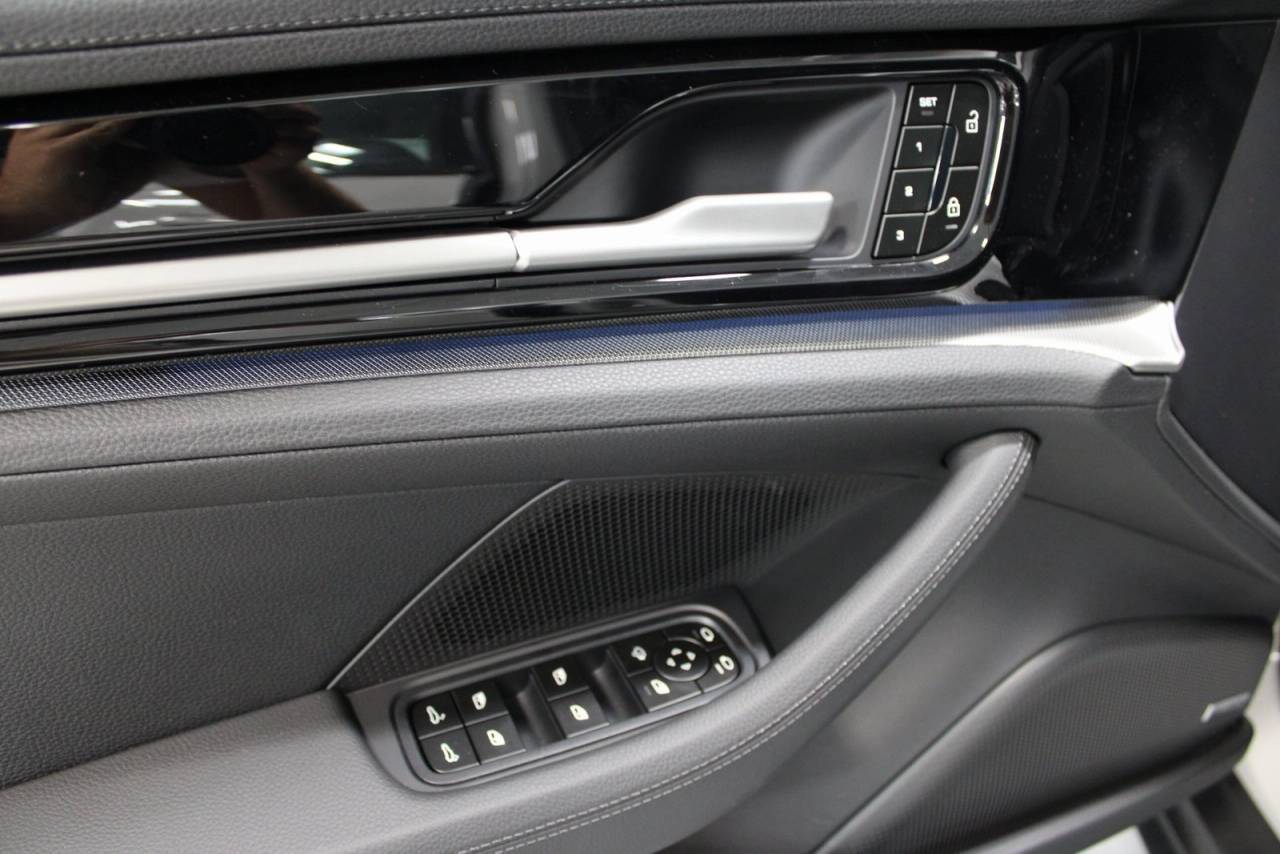 2025 Porsche Panamera 4