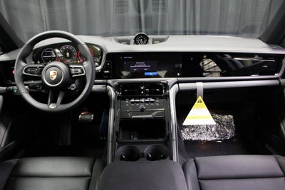 2025 Porsche Panamera 4