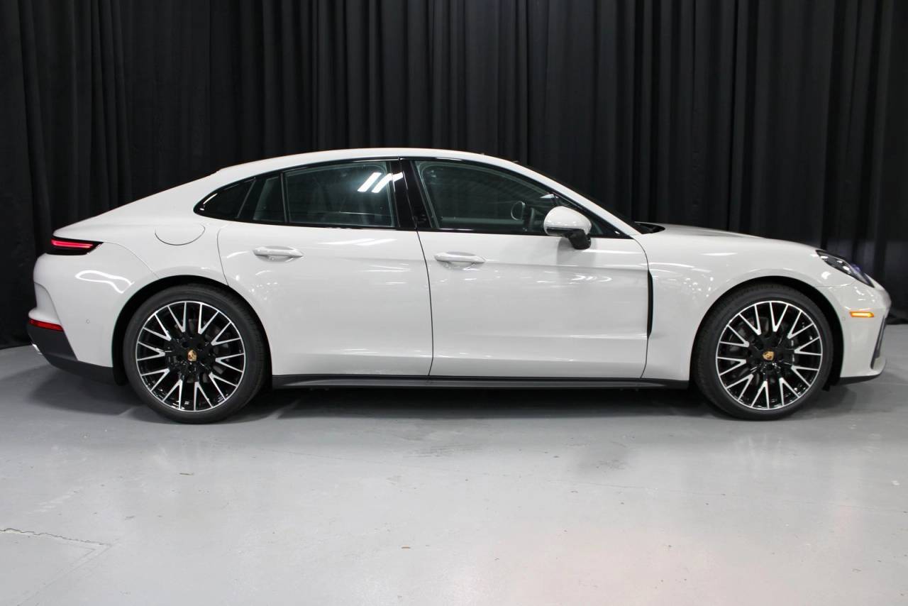 2025 Porsche Panamera 4