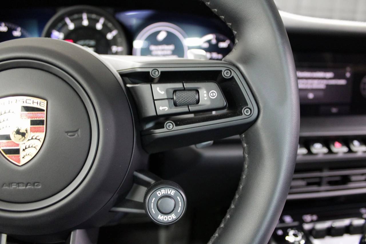 2024 Porsche 911 Carrera 4 GTS