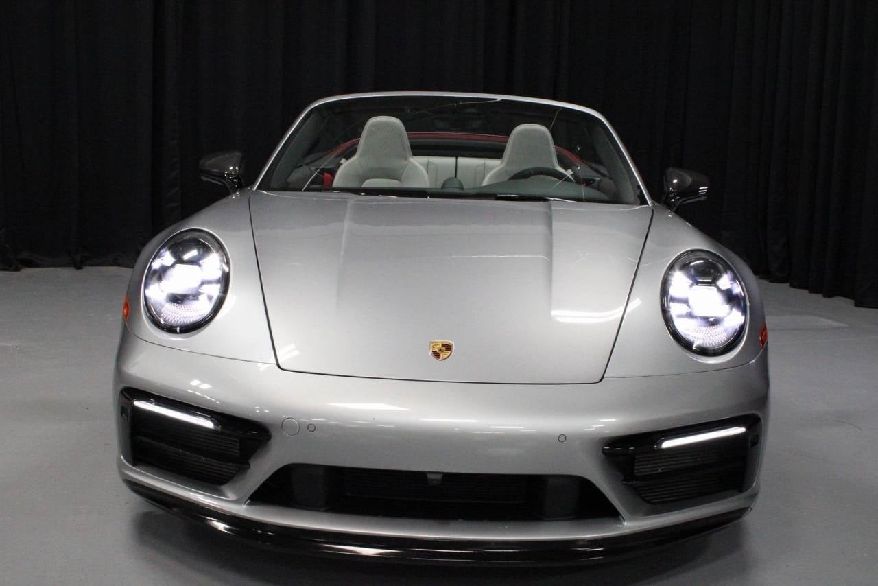 2024 Porsche 911 Carrera 4 GTS