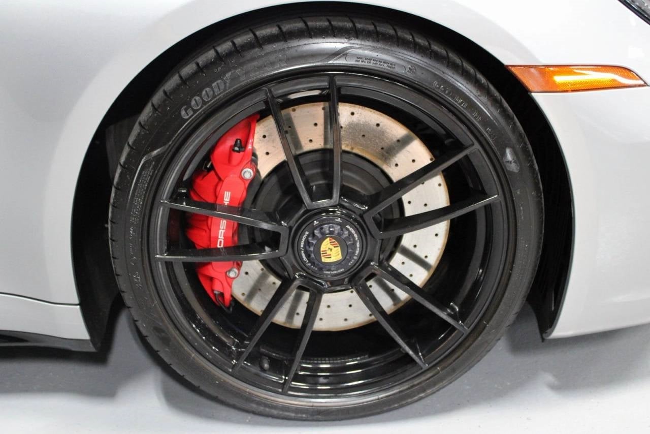 2024 Porsche 911 Carrera 4 GTS