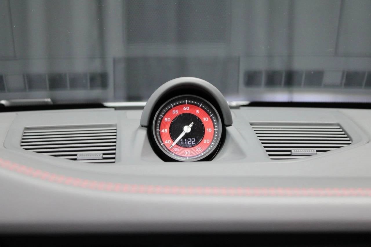 2024 Porsche 911 Carrera 4 GTS