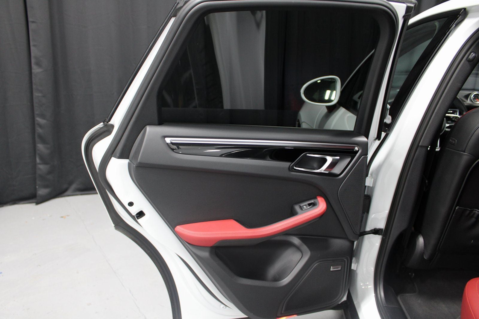 2021 Porsche Macan Base