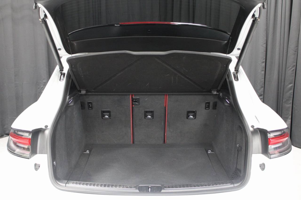 2021 Porsche Macan Base