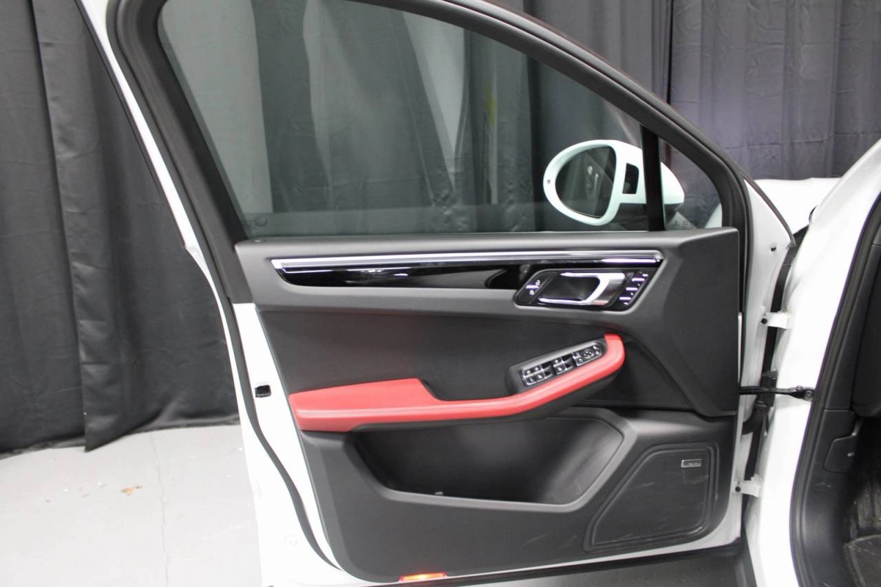 2021 Porsche Macan Base