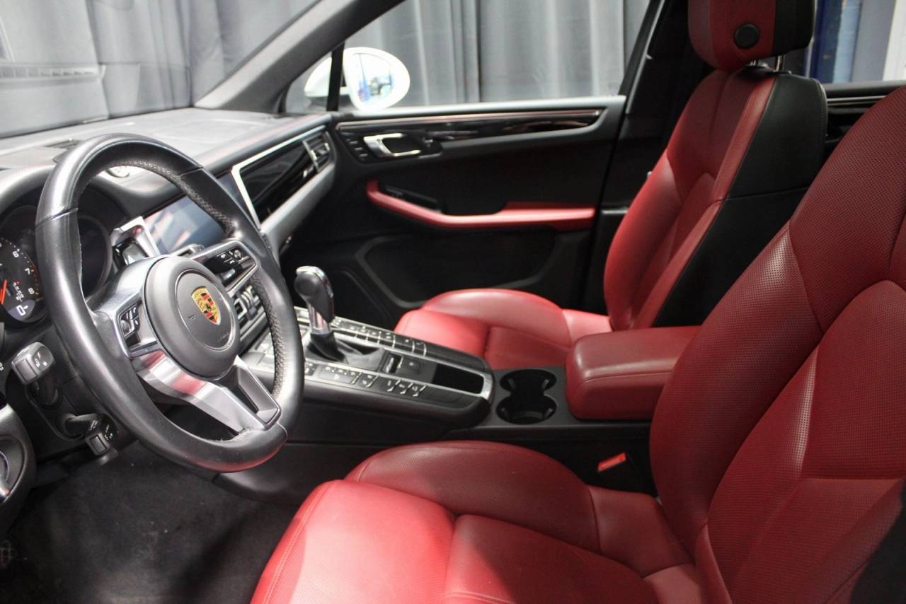 2021 Porsche Macan Base