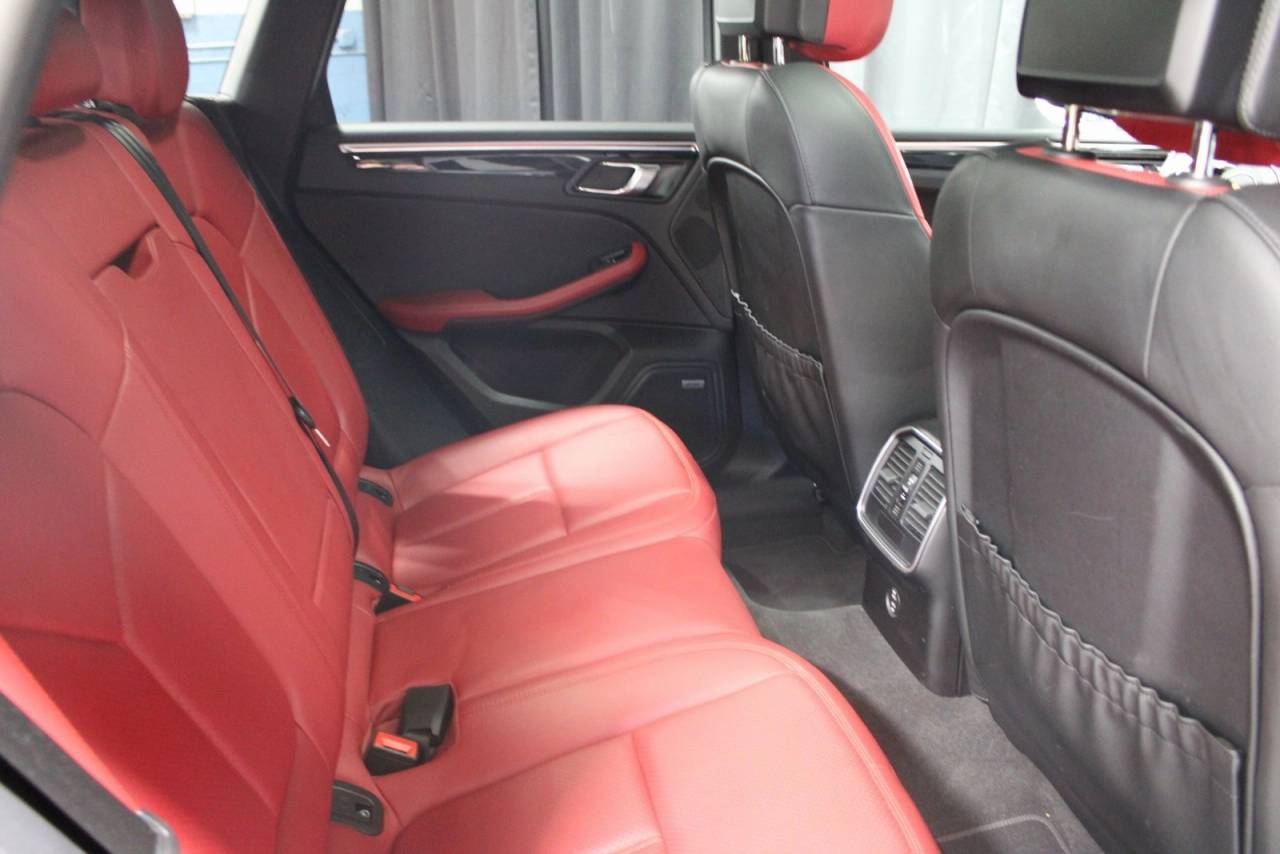 2021 Porsche Macan Base