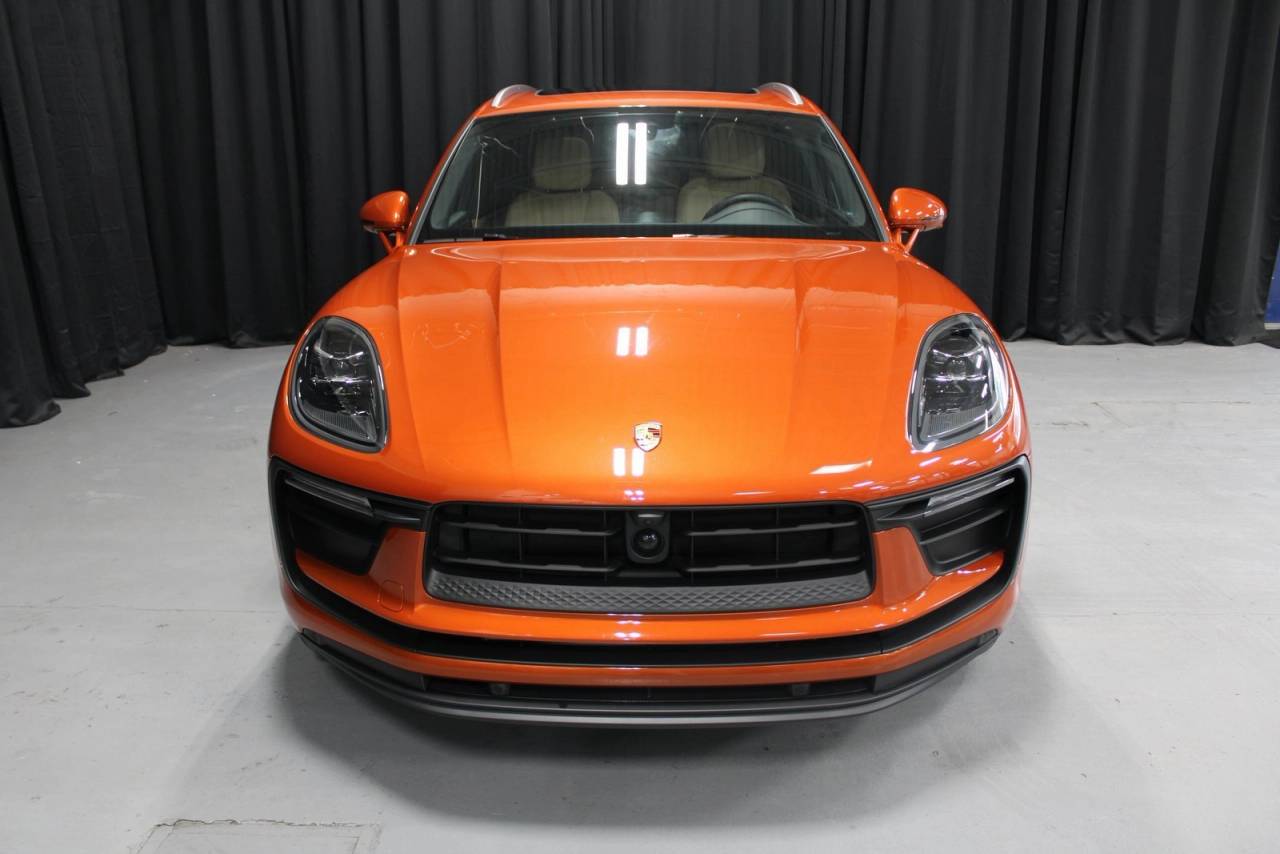 2025 Porsche Macan Base