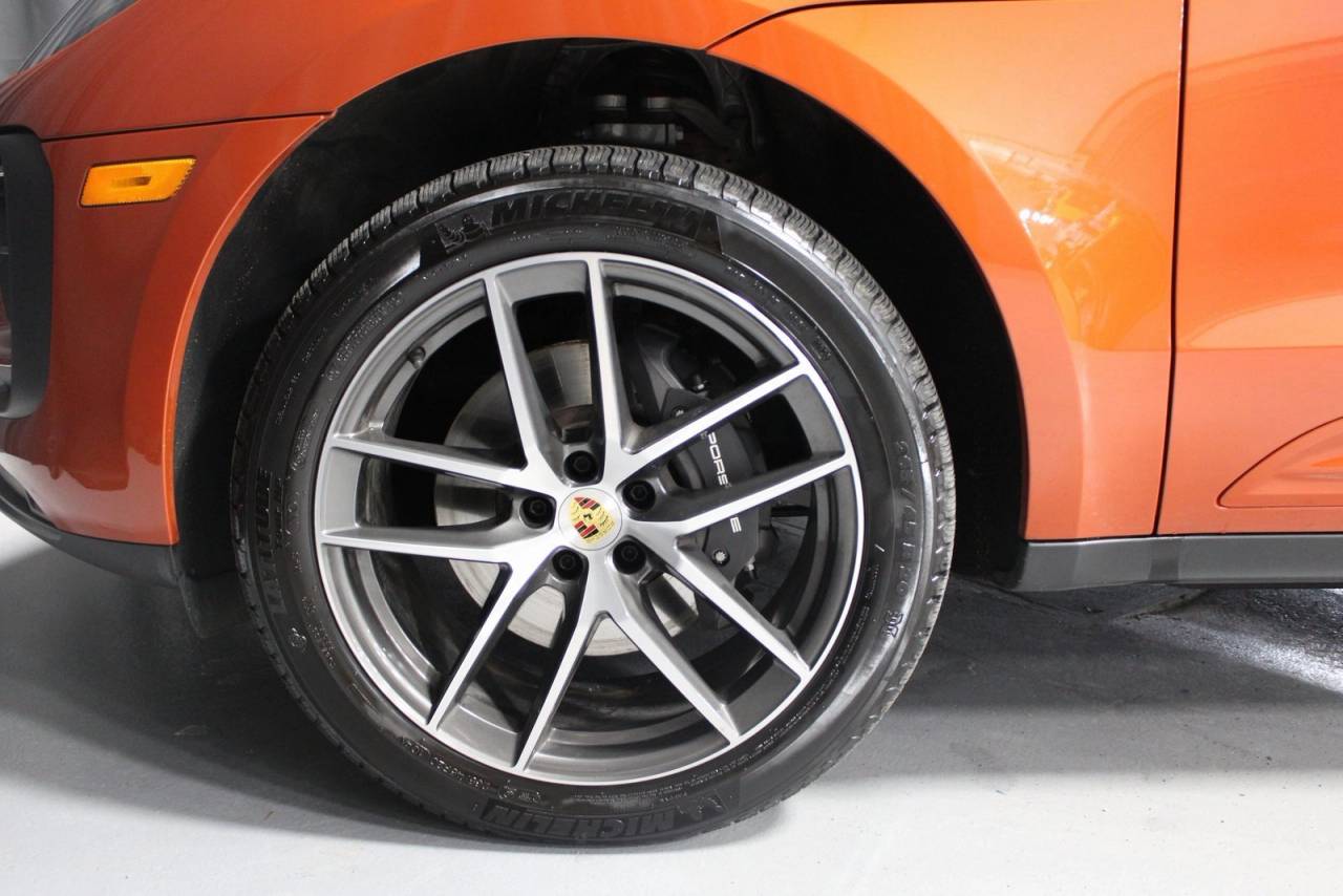 2025 Porsche Macan Base