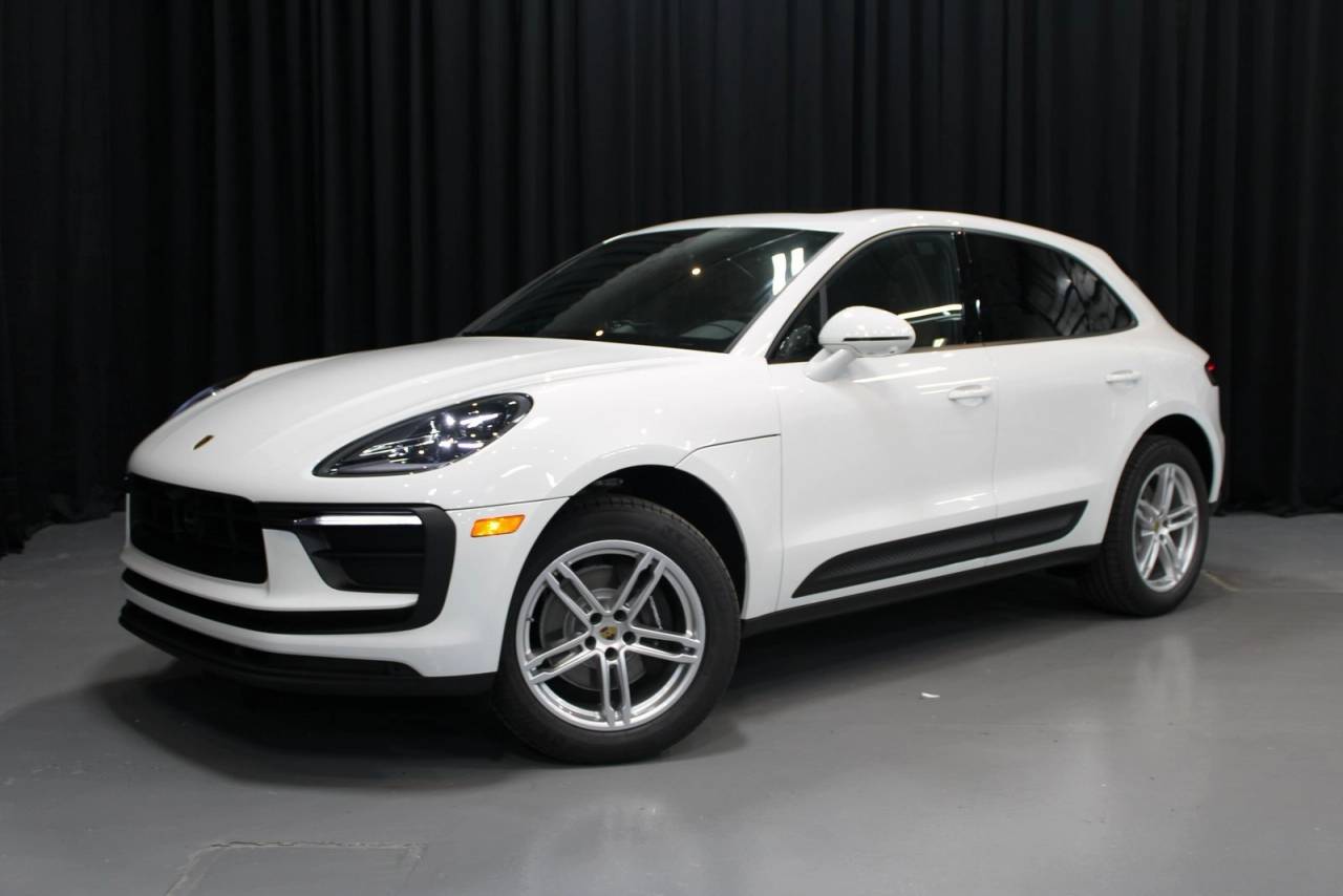 2025 Porsche Macan Base