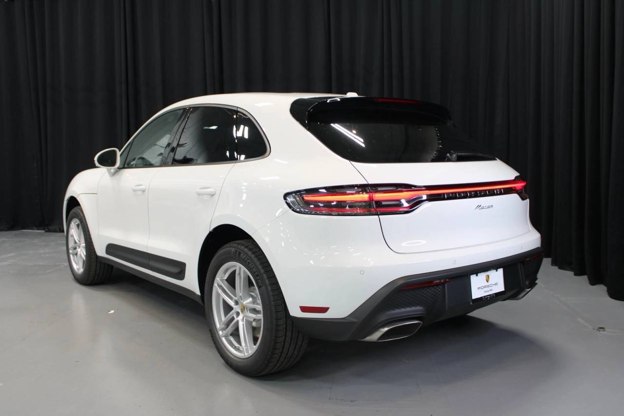 2025 Porsche Macan Base